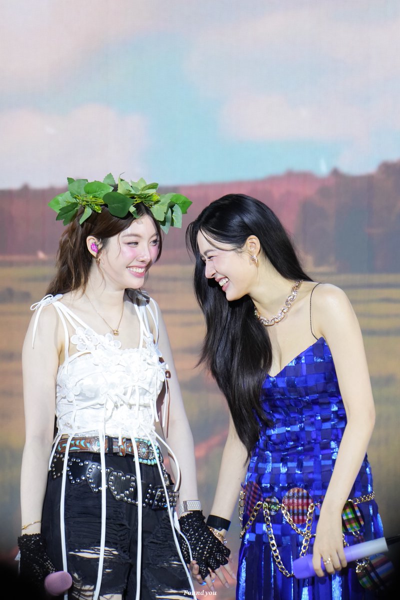 wefoundyouu's tweet photo. มีคนแอบจับมือกันค่ะ 🫣

LINGORM THAILAND FANTOUR #LingOrmKhonKaenFanMeet
#หลิงออม #LingOrm https://t.co/Kvrka6ZPuQ