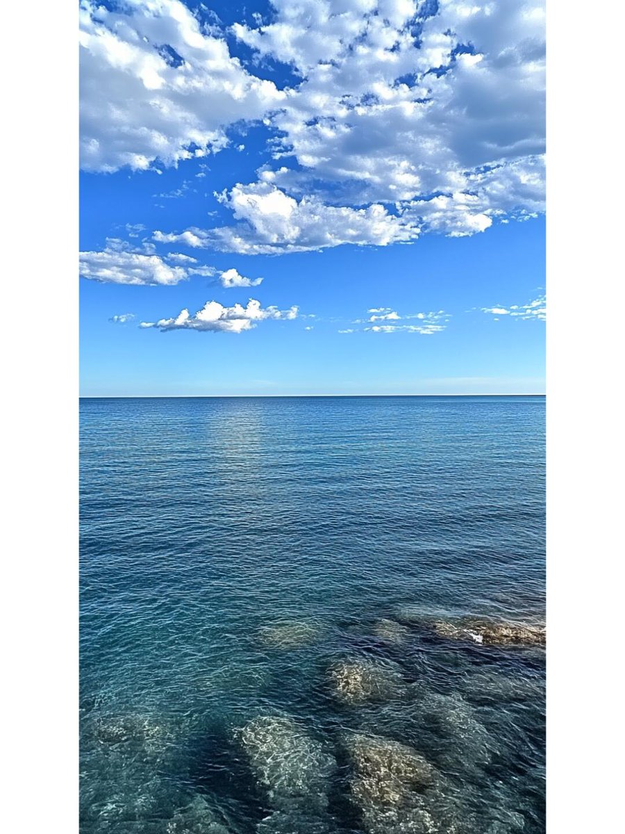 NovaWallZWU25E's tweet photo. Just wrapped up a quick day trip to the coastal lighthouse—salt air, sky views, and zero rush hours make this the perfect small escape! https://t.co/ifEe1BBCNJ