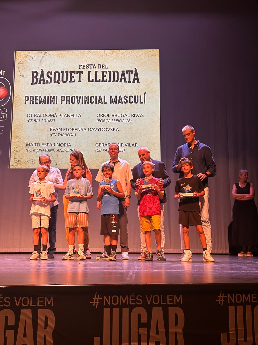 CBPardinyes's tweet photo. Ahir vam viure la 40a Festa del Bàsquet Lleidatà de l'@RTLleidaFCBQ, on Pau Navarro (Sots 20 Masculí Preferent), Jan Gázquez (Mini Masculí Provincial), Gerard Mir (Premini Provincial) , Dani Gil (Premi a la Constància i Abnegació) van ser premiats. Enhorabona a tots! https://t.co/6fjD26glC0