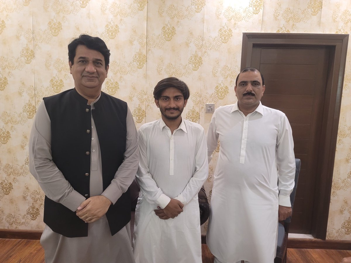 AliRazaMemon110's tweet photo. پاکستان مسلم لیگ ن یوتھ ونگ کے مرکزی جنرل سیکریٹری جناب عقیل نجم ہاشمی کی سندھ مسلم لیگ ہاؤس کراچی میں  یوتھ میڈیا ٹیم کے عہدیداران سے ملاقات۔
#PMLNMediaCell
#pmlnsupporters
#maryamnawazshrif
#YMT
#ShahbazSharifPM https://t.co/gI9TsapwVs