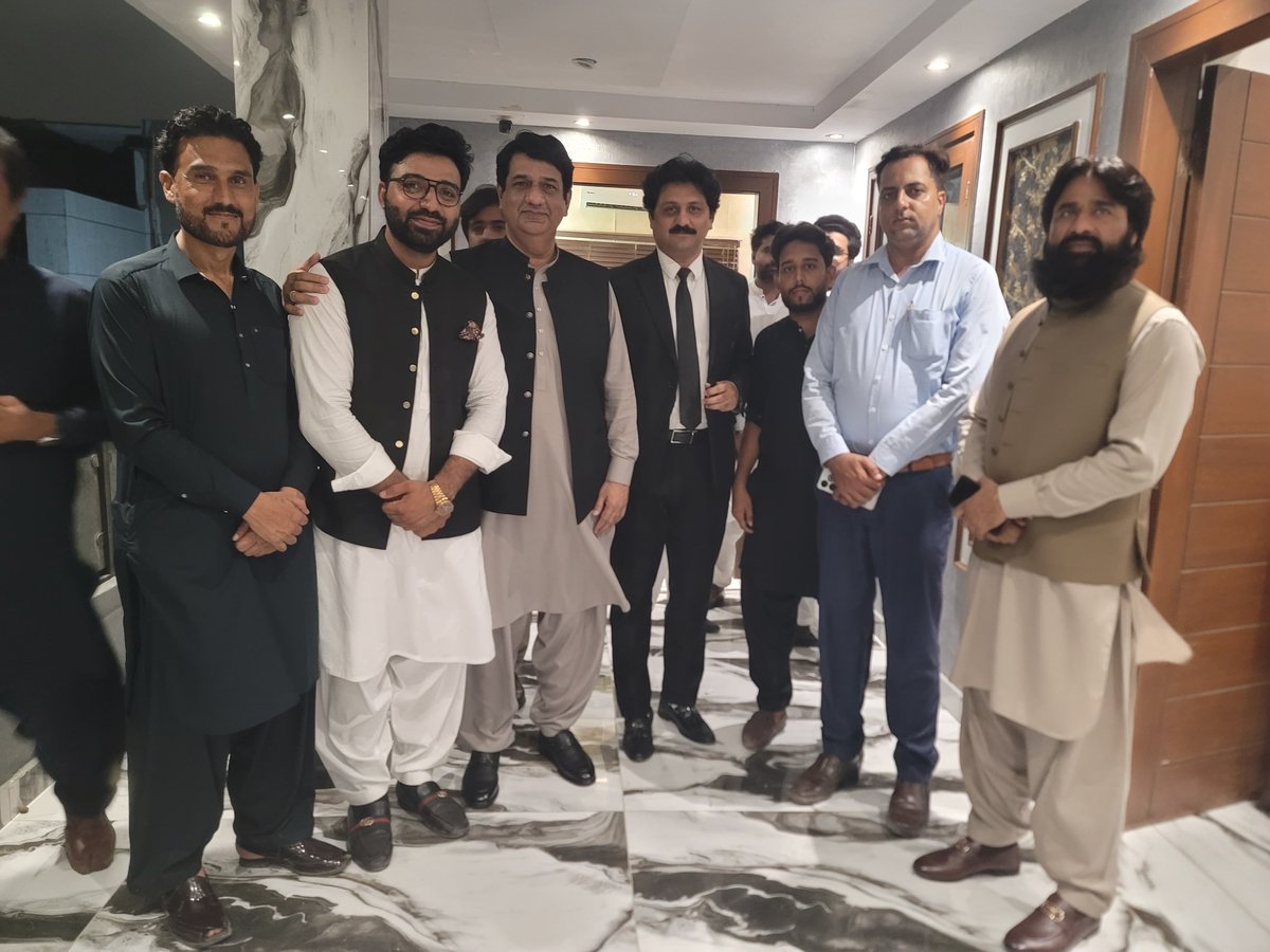 AliRazaMemon110's tweet photo. پاکستان مسلم لیگ ن یوتھ ونگ کے مرکزی جنرل سیکریٹری جناب عقیل نجم ہاشمی کی سندھ مسلم لیگ ہاؤس کراچی میں  یوتھ میڈیا ٹیم کے عہدیداران سے ملاقات۔
#PMLNMediaCell
#pmlnsupporters
#maryamnawazshrif
#YMT
#ShahbazSharifPM https://t.co/gI9TsapwVs