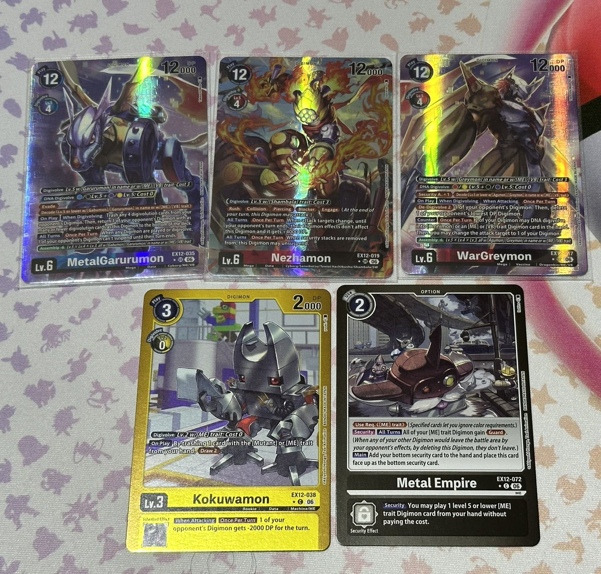 PlanitunePat3ot's tweet photo. #Digimon #DigimonTCG #DigitalWorldShambala 
My pulls from ex12, sucks I could not get the Omnimon to complete the picture, might have to think of getting it🤔 https://t.co/xQuz4Iavx2