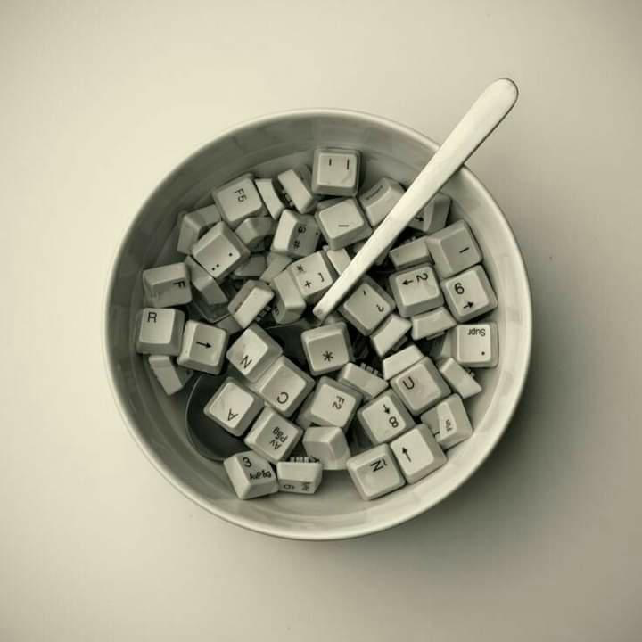 AdelAliBinAli's tweet photo. في الحقيقة الكلمات لا تمر بسهولة .. بل نتذوقها بحلوها ومرها .. منها من يترك بلسماً مُريحاً ومنها من نتجرّع بعدها العلقما 💔 https://t.co/NDe2RvjYEO