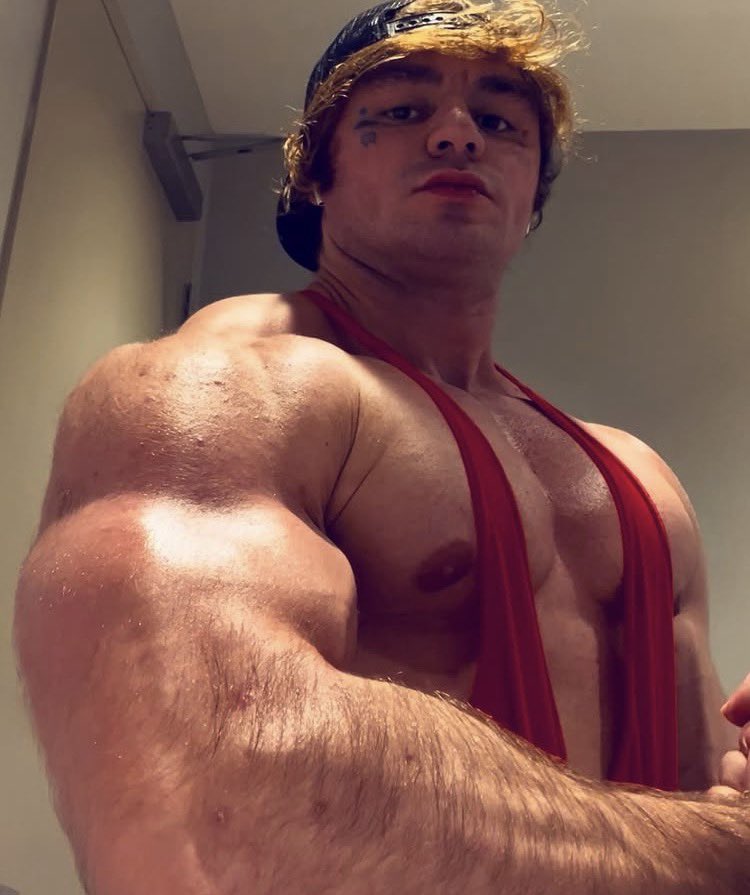 realjamielift's tweet photo. Big or not? https://t.co/2w7GAYuLsj