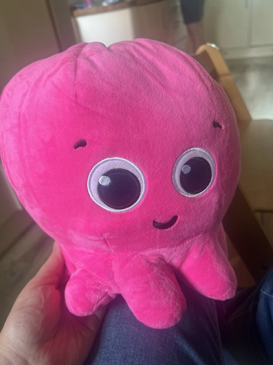 EmmaMorgan2014's tweet photo. @OctopusEnergy he’s bigger than i thought he’d be and he arrived with an injury but we are in love! https://t.co/uuLJrZ4TV2