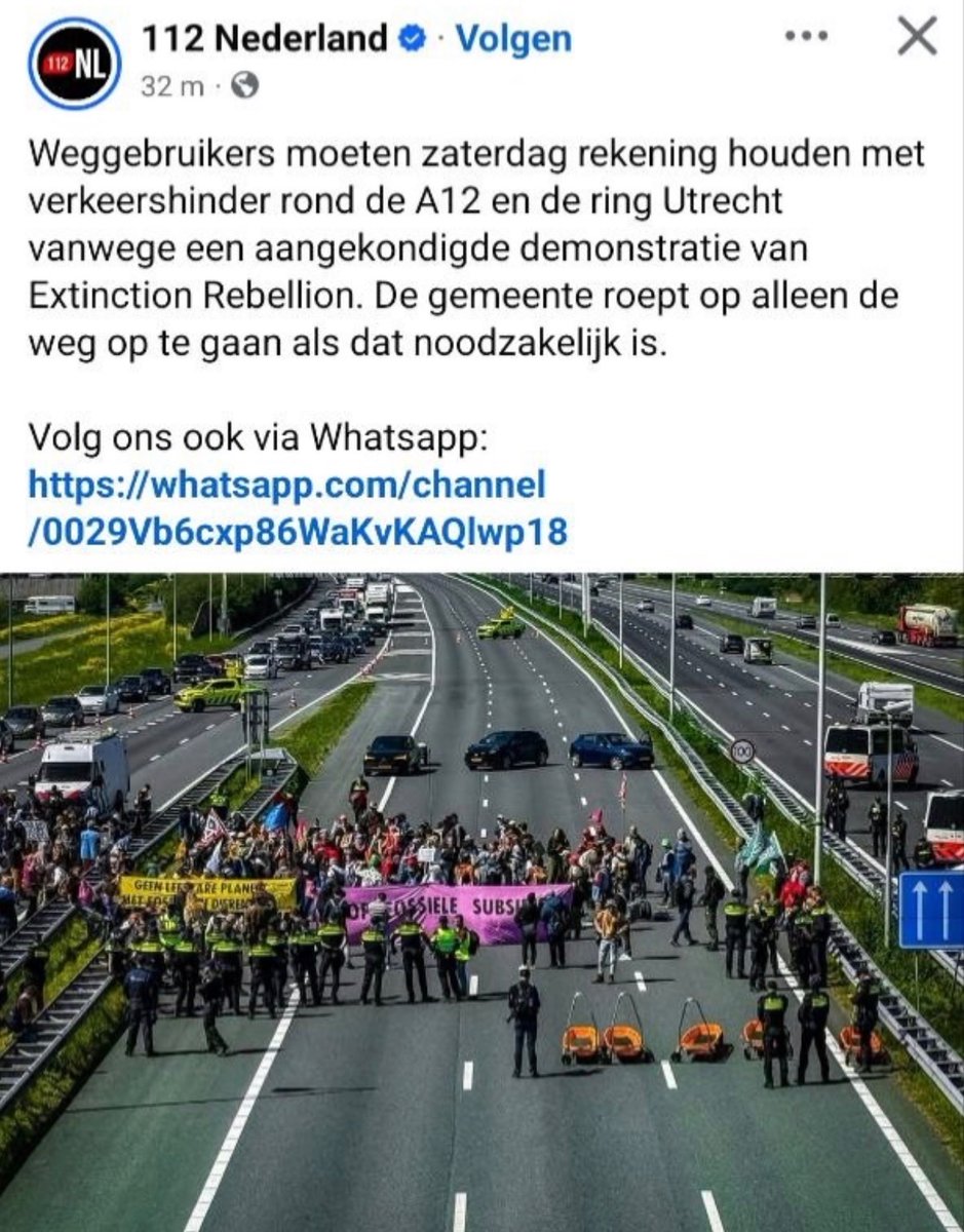 FDF_Nederland's tweet photo. Groene waanzin wordt geaccepteerd. Kritische boeren worden afgevoerd bij vreedzaam protest afgelopen week. Den Haag maar ook @Politie meet met twee maten. https://t.co/uOOdX5jPiJ