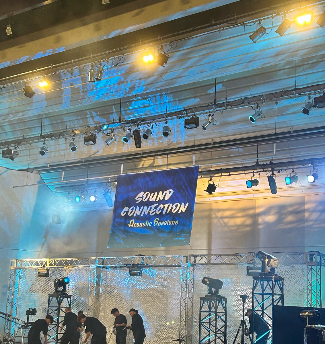 micci112's tweet photo. SOUND CONNECTION -Acoustic sessions-
修行のような雨の中やったけど、ツーマン最高やった👍🎸
アンコールのセッション最高すぎて雨どうでも良くなったわ😊

#スガシカオ
#大石昌良 https://t.co/fY5g0SvXVJ
