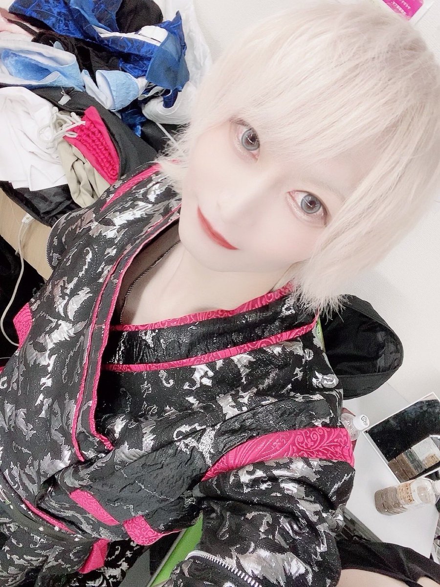 luna_LastNote's tweet photo. 本日BOYZ LIVE STATIONありがとうございました！
7月1発目のライブ盛り上がって超楽しかった♪(๑ᴖ◡ᴖ๑)♪
明日は静かの海です待ってるね��� https://t.co/6EqnpYNshS