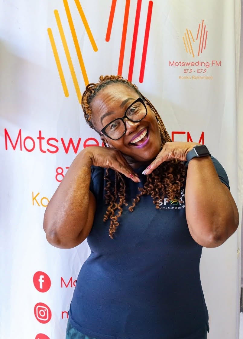 motswedingfm's tweet photo. 🔊📻 Bosele, oketsa modumo wa radio! Mme a re direng gore moso ono e nne o o sa lebalesegeng!🎶🔥

#Thagamoso le DMos, SSS, OJ.

⏰ 06H00 - 09H00

☎️: 073 811 6659 | 🖥️: https://t.co/bpXxNNGEmG | SABC +: https://t.co/m3YZ9Vske3
#MotswedingFM https://t.co/jLruwKxCaK