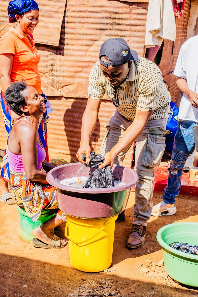 MaindaSimataa's tweet photo. Our campaign for Kabwata MP took me to the furthest and most neglected outposts of Kabwata constituency. I interacted with the people of Gondwe village in Lilayi, took time to listen to their struggles, and also participated in helping out with laundry chores. I shall leave no one behind. #VoteSimataa4KabwataMP