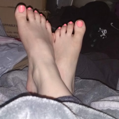 arfetlyfe's tweet photo. DM 4 pics!👣
#feet #feetfetısh #feetworshi̇p #footfetısh #foot #ToeSniff #toes #toenails #feetِ #Feetoftiktok #feedomination #feetcumtribute #feetpicsforsale #feettribute #footyinparadise #PlayfulTease #footcontent #feetcontent #socks #payforpics #payforvideo #rubfeet #lotion https://t.co/V53bWQ56DZ