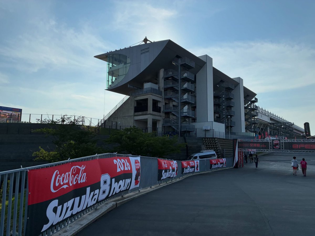 39boy_thankU's tweet photo. カスタムジャパンは鈴鹿8時間耐久ロードレースに初出展！

SHAD・ASMAX×エヴァレーシングのエヴァンゲリオンコラボモデルや、SRD5、カスタムジャパンブランドの商品を展示します。

ぜひブースへお立ち寄りください！

#カスタムジャパン #鈴鹿8耐 #SRD5 #アズマックス #シャット #SHADRider https://t.co/U3cjLQGRwP