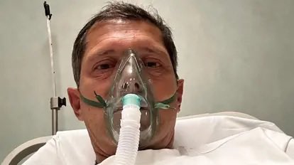 ProfMBassetti's tweet photo. Tanti auguri di pronta guarigione ad Aldo Montano che ha raccontato sui social della sua allergia alla caseina per la quale ha rischiato la vita.
L’ex schermidore ha raccontato di aver rischiato di morire per uno shock anafilattico: “Ancora una corsa in ospedale. Ancora adrenalina, paura, farmaci. Ancora una volta con la vita appesa a un filo. Sono allergico alla caseina. Non è un capriccio, non è una moda alimentare, non è un’intolleranza. È un’allergia potenzialmente mortale. Eppure è successo di nuovo. Durante una cena in un ristorante di Roma, dopo aver comunicato chiaramente la mia allergia, mi sono ritrovato a lottare per la vita”.

‼️Un’allergia è una reazione anomala del sistema immunitario che scambia una sostanza innocua (come un alimento o il polline) per una minaccia. Gli anticorpi entrano in azione e possono causare sintomi gravi e immediati, come orticaria, gonfiore o persino shock anafilattico, scatenati anche da tracce minime che può portare alla morte.

‼️Un’intolleranza, invece, non coinvolge il sistema immunitario. Solitamente è legata al metabolismo o all’apparato digerente (es. la mancanza dell’enzima per digerire il lattosio). I sintomi sono quasi sempre gastrointestinali (gonfiore, diarrea, crampi) e dipendono dalla quantità di alimento ingerito: piccole dosi spesso non provocano alcun fastidio.

🧑‍🍳Nella ristorazione c’è ancora troppo dilettantismo su questo tema: se cucino la pasta in una pentola dove ho prima messo del formaggio e non l’ho pulita bene, espone un allergico al rischio di morire.
Queste cose vengono insegnate prima di poter aprire un ristorante? 
Trovo che in Italia ci sia troppo dilettantismo sul tema della tutela della salute nel mondo della ristorazione.
Bisogna fare di più perché episodi come quello che è capitato a Montano e a molti altri prima di lui, non succeda nuovamente!