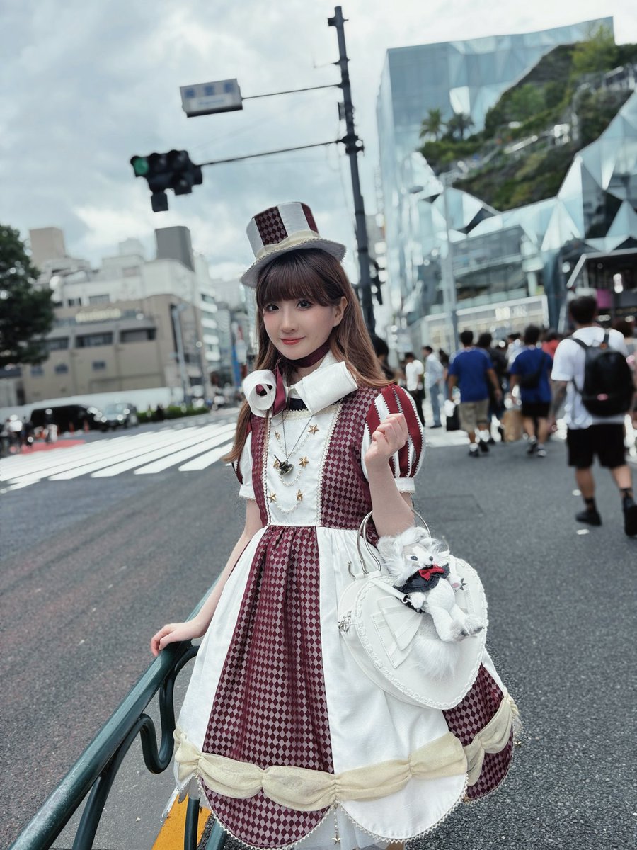 carbyerika_'s tweet photo. #harajuku https://t.co/eFMyTPvNZi