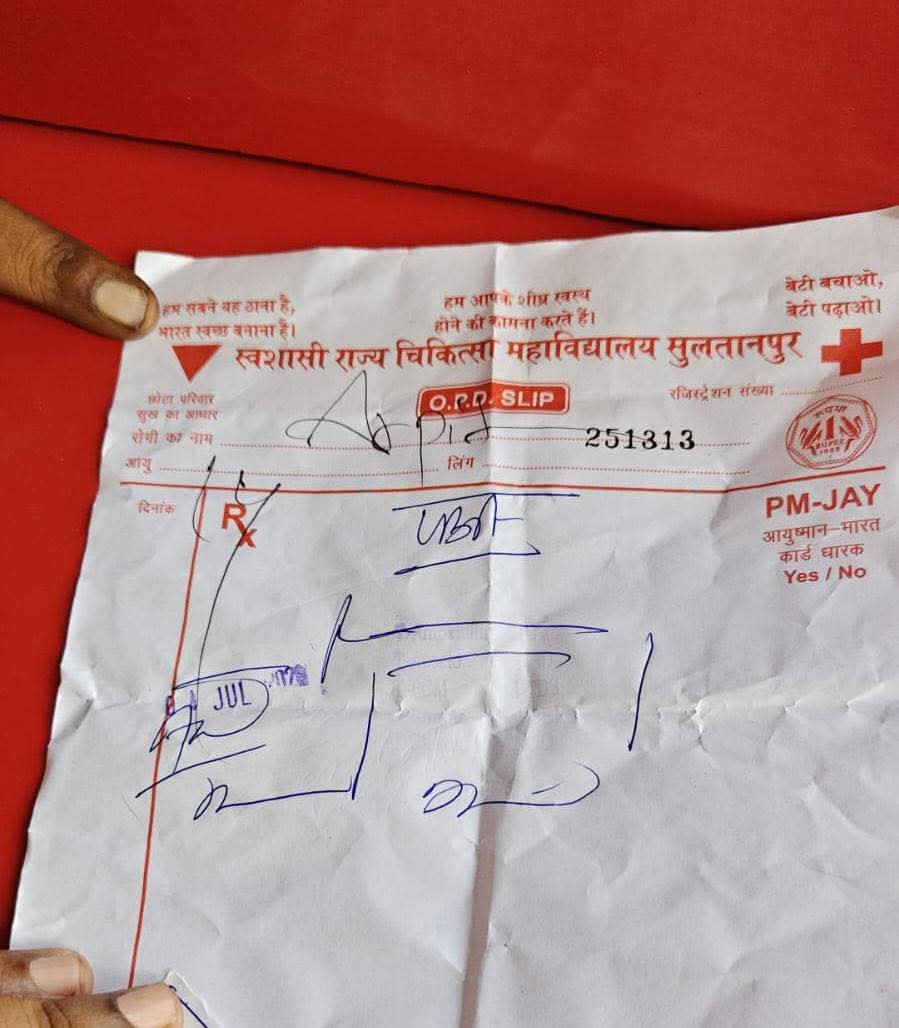 IQ4MEDIAX's tweet photo. सुल्तानपुर मेडिकल कॉलेज से ये दवा लिखी गई है जिसे अबतक कोई मेडिकल स्टोर वाला पढ़ नहीं सका है ? @CMOfficeUP @Uppolice @SultanpurDm 
@dhs_sultanpur @brajeshpathakup https://t.co/v91tiojIPJ