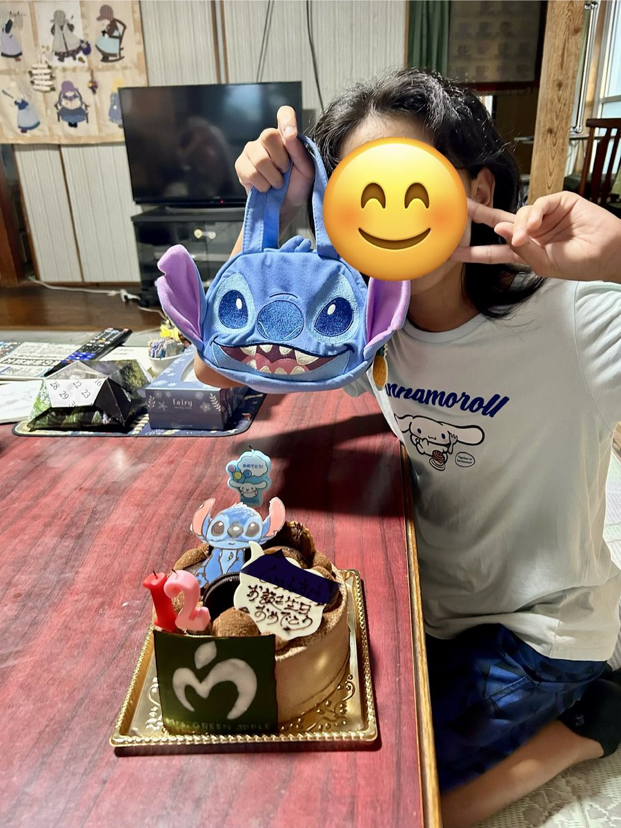 chibi_corgi's tweet photo. 二男、12歳の誕生日🎂✨
ケーキは二男の大好きなスティッチとミセスのロゴにシナモロールのろうそく。
祖母からスティッチのミニバッグをプレゼントしてもらって大喜び！
まだまだ大変な事も多いけど…健康で元気があれば良し😆✨ https://t.co/JEUlWbAaCo