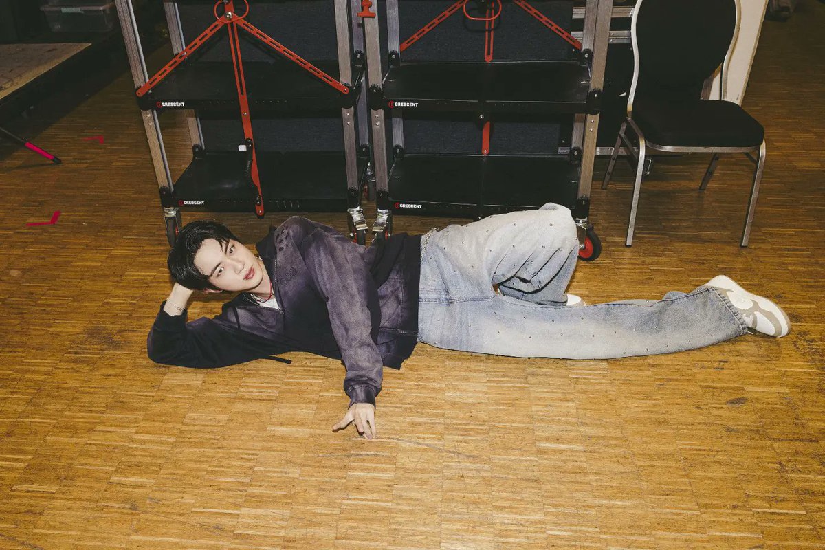 eternalhyyh's tweet photo. KIM SEOKJIN WTF??!???????? https://t.co/4ohp9DBsj0