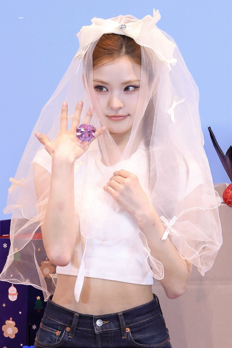 Bahati_Ba's tweet photo. 260704 우리 공주 오늘도 예쁘다~👑🤩

#MAI #마이 
#이즈나 #IZNA https://t.co/iPD6ipgS9g
