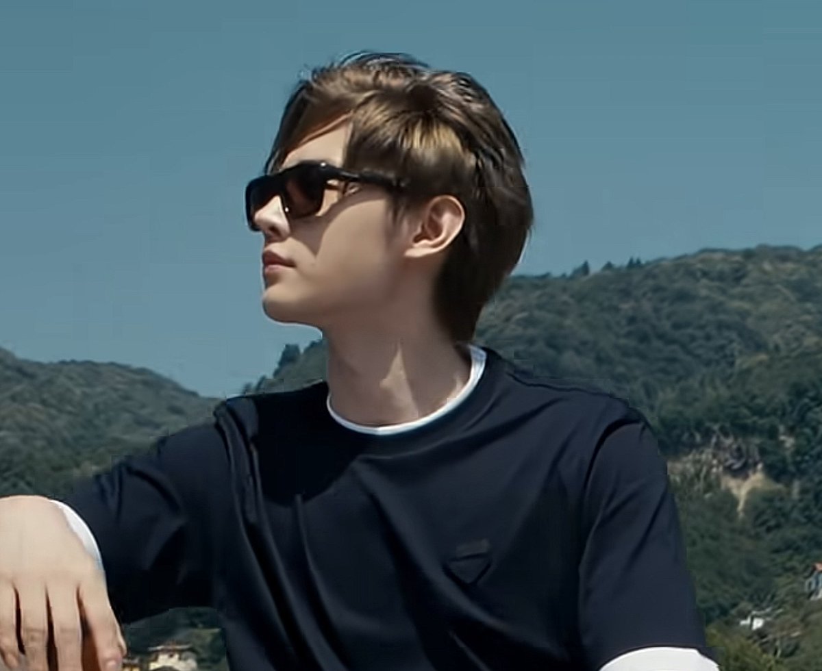 byeol_ice's tweet photo. 260704 Prada 프라다 
ENHYPEN at Lake Como

#성훈 #SUNGHOON 🎞 https://t.co/b4jJDoIXrf