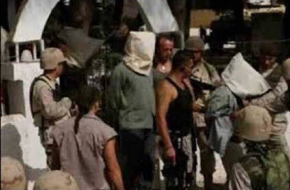 migferhaber's tweet photo. Irak'ın kuzeyindeki Süleymaniye kentinde, ABD askerleri, bir binbaşının komutasında 11 özel kuvvetler personelinin başına çuval geçirdi ve 60 saat boyunca alıkonularak sorgulandı. 

Bu vahim olay Türkiye Cumhuriyeti'nin tarihine kara bir  leke olarak kayda düştü.
(4 Temmuz 2003) https://t.co/i1HRrnkuwy