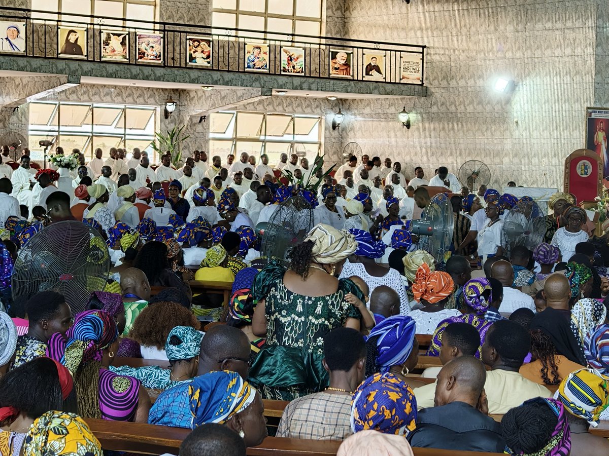 FRANCISPEDRO's tweet photo. Ordination of 10 Deacons as Priests of Catholic Diocese of Abeokuta.
May His annoying never run dry their heads and renew the anointing of all the other Priests.
#catholicsonX #Rosaryspace #Catholicsontwitter https://t.co/cu3CYGB14N