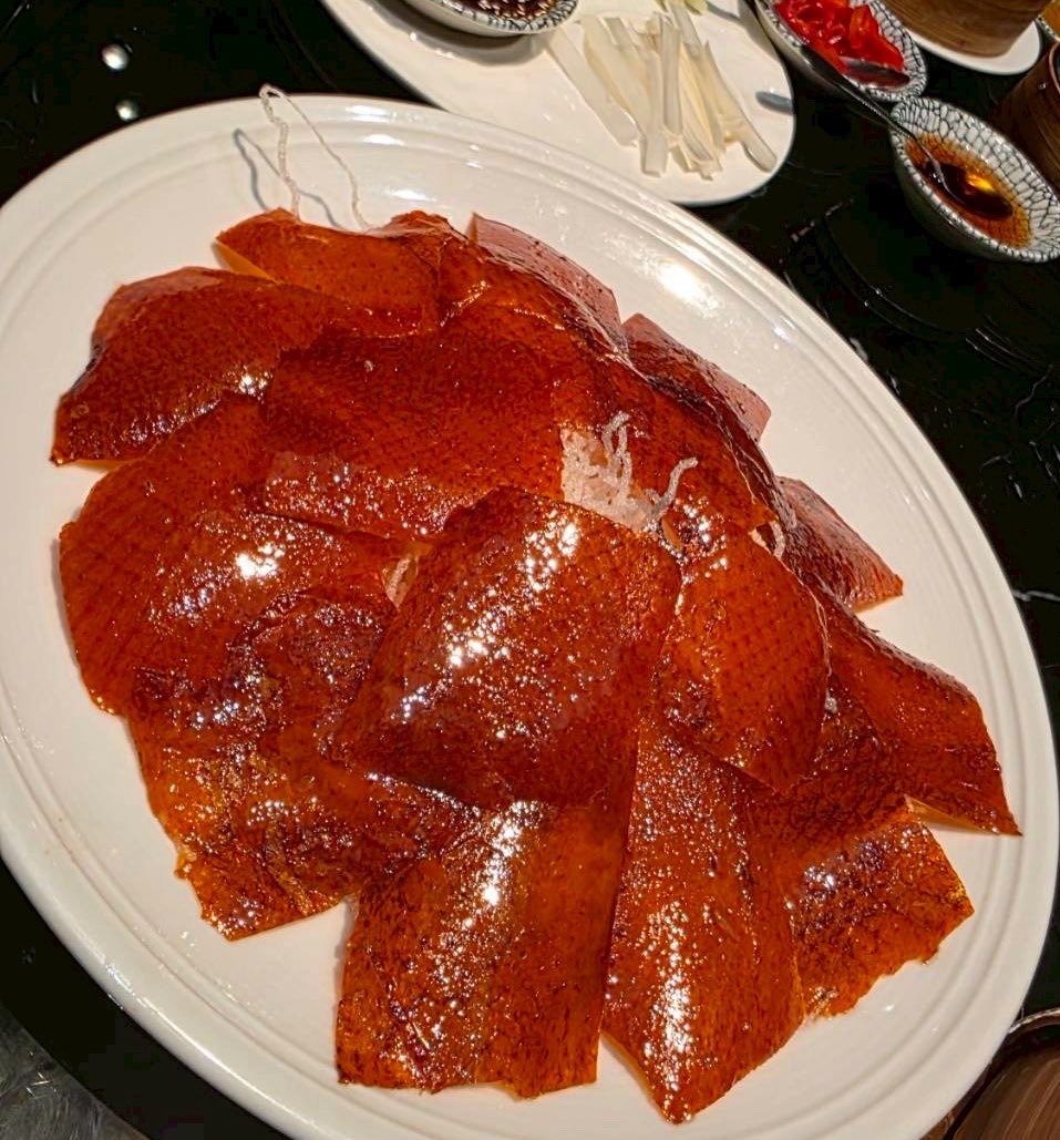 bam9569's tweet photo. มื้อนี้ประทับใจเป็ดปักกิ่งมาก หนังกรอบ ฉ่ำ หอมทุกคำ ส่วนหมูกรอบคือดี #คู่แท้ #คู่แลก #หาเพื่อนใหม่ https://t.co/9RX5OHAluW