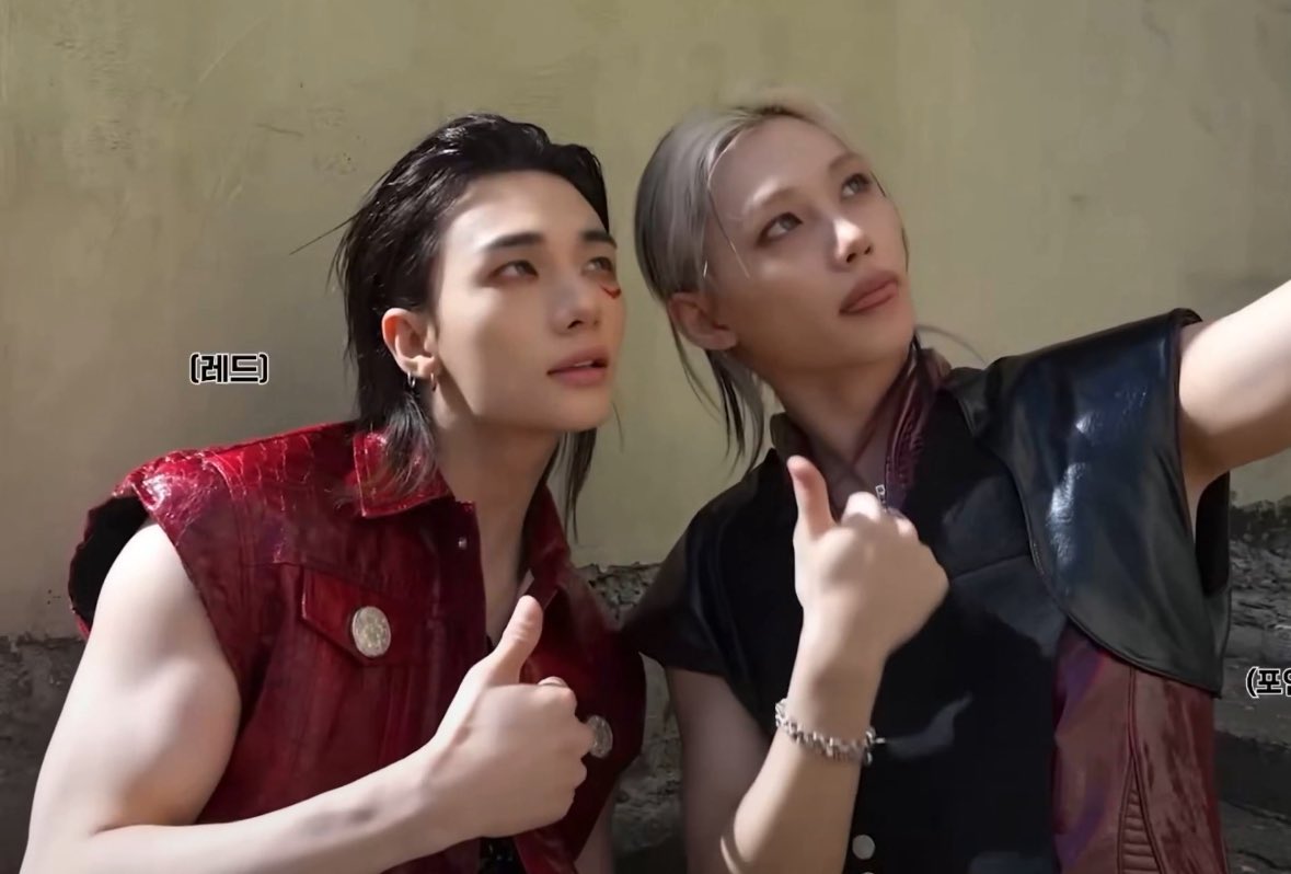 mookmr's tweet photo. ยกนิ้วเบ่งกล้ามใหย่เลยwa ละชุดแดงหล่อมาก แหมเห็นคนสวยๆ หน่อยไม่ได้เลย น้องครับพี่ขอถ่ายรูปด้วยหน่อยดิครับ https://t.co/br0EtlfwTT