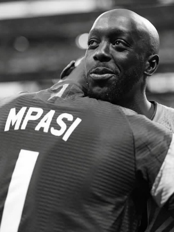Kongo_360's tweet photo. Lionel Mpasi a été immense durant cette Coupe du monde. 
Par ses arrêts décisifs, son calme et son leadership, il a porté haut les couleurs de la RDC. Fier de toi, champion ! 👏🇨🇩
#LionelMpasi #RDC #Leopards #WorldCup2026 https://t.co/mUJYAAcnzk