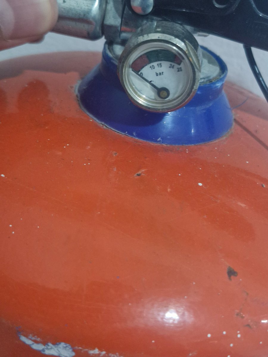 bhatfab's tweet photo. Sheikh Ul Alam #Hospital seems more focused on business than patient care. The 3rd floor is full of dust, with people coughing. Even worse, fire extinguishers are empty. This is a serious safety hazard. Strict action is needed. @sakinaitoo @OmarAbdullah https://t.co/5Ei5I7iE4i