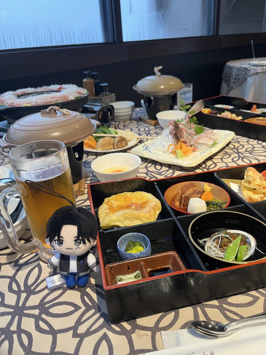 hiroto_koro's tweet photo. 今年も無事に歳を重ねることが出来ました！
今日は娘と長崎旅行🚗³₃
誕プレももらって号泣😭 https://t.co/8aehNDmaiG