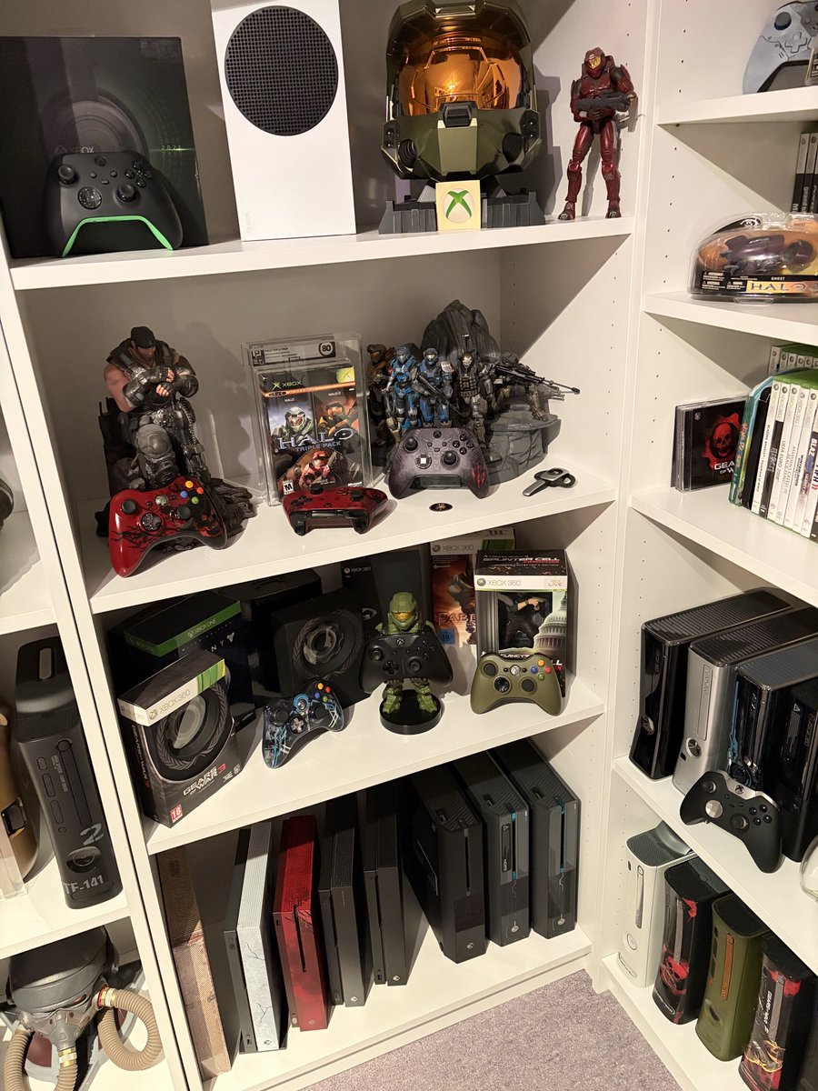 ToThePast79's tweet photo. 💚We are XBOX 💚

A little glimpse into my Xbox collection. Wishing you all a wonderful weekend!🤝
@steinekin @CowgirlyHalo https://t.co/bhZd8fdumT