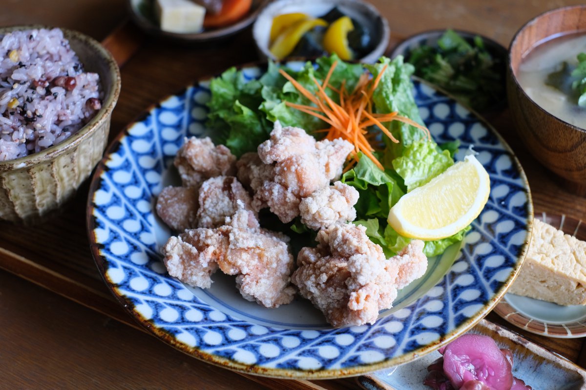 sippo_cafe's tweet photo. おはようございます！本日の日替わりメニューは『大山鶏の唐揚げ』『アジの西京焼き』です。お弁当は同じ2種類と『お子様弁当』『ひよこ豆とひき肉のカレー弁当』『アジフライタルタルソース弁当』をご用意しております。ご来店お待ちしております！#吉祥寺 #吉祥寺カフェ https://t.co/IkSC8xPGEp