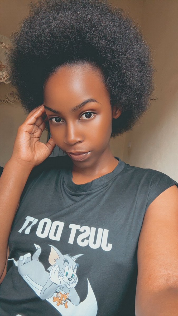 Qwazylindie's tweet photo. My wittle afro and I🖤🖤 https://t.co/bNEMdibwUV