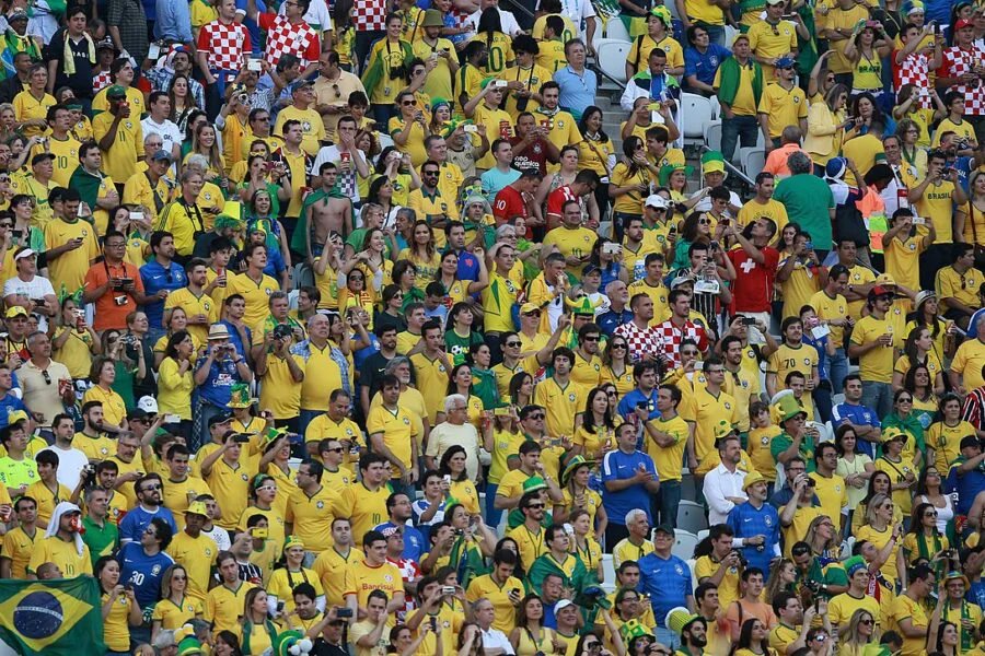 antifrase's tweet photo. Top #5: os hinos de Copa que viraram hit de verdade #WorldCup https://t.co/Eh9yO22E4j https://t.co/RqfDsQDfRF