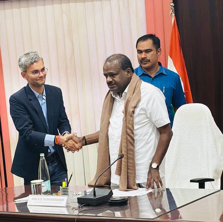 sauravk_89's tweet photo. It was a great pleasure meeting the Hon'ble Minister of Heavy Industries - Shri @hd_kumaraswamy with fellow new-age automobile founders @tarunsmehta @Mani_Aravind @MohalLalbhai and @DineshArjunV 

We thanked and appreciated the ministry for their exceptional work in driving electrification in the Indian automotive industry. We also spoke at length about how new age start-ups like us can benefit in the ambit of PLI schemes. 

We got an opportunity to discuss how Euler Motors is accelerating electrification in the 4Ws and 3Ws commercial vehicle category. We also showcased our 4W cargo vehicles - Storm EV and the Turbo EV 1000. We spoke about how Turbo EV that was launched in September last year, has acclerated electric adoption from ~1% to ~4.5% in the N1 category.

We discussed how the electric commercial vehicle segment is helping reduce city air pollution and the stride that Euler Motors will take in the coming years.
@MHI_GoI