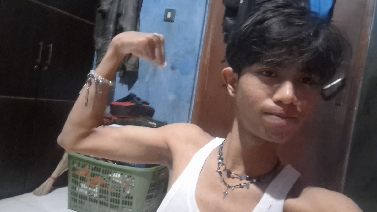 kashaa765877's tweet photo. habis keramas mau pamer otot wkwk https://t.co/NYqTbdQ8c7