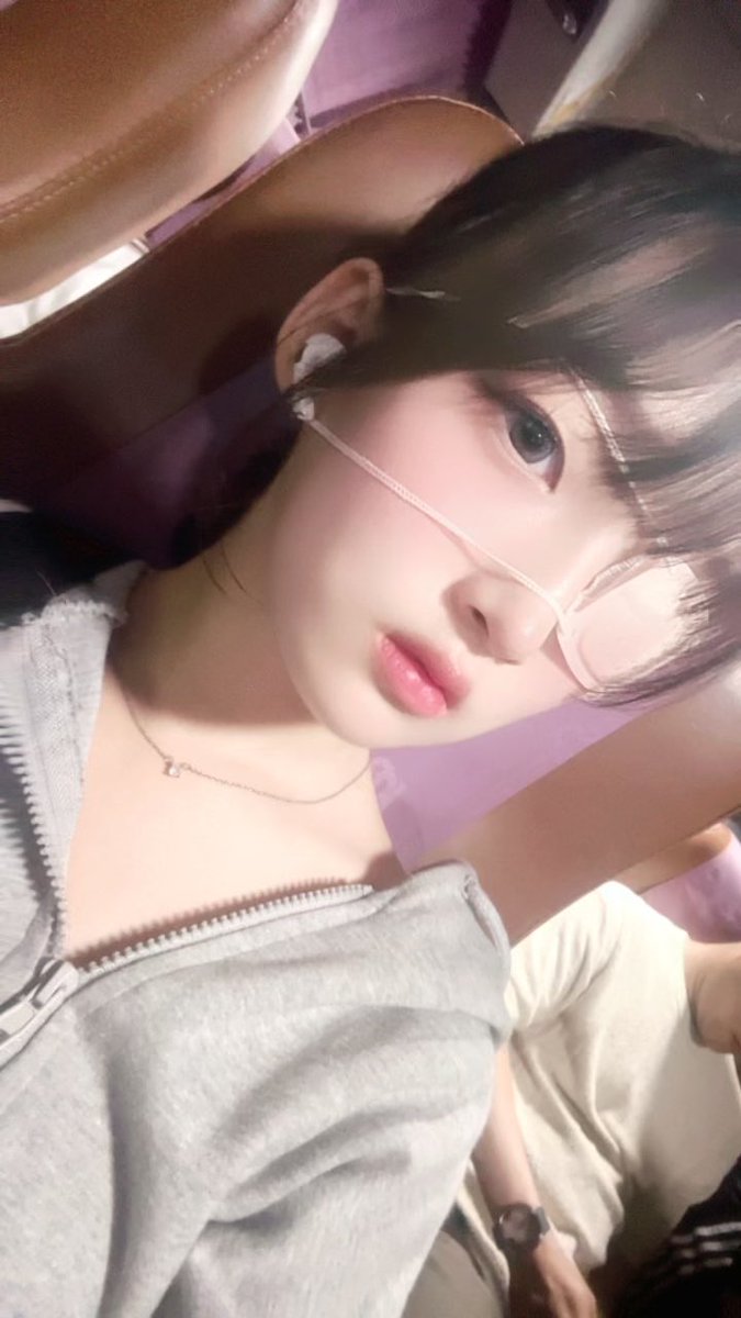 ko1ne__'s tweet photo. 트칭ㅇ들.. 나 드디어 집 가.. https://t.co/8zDz3lwjB2