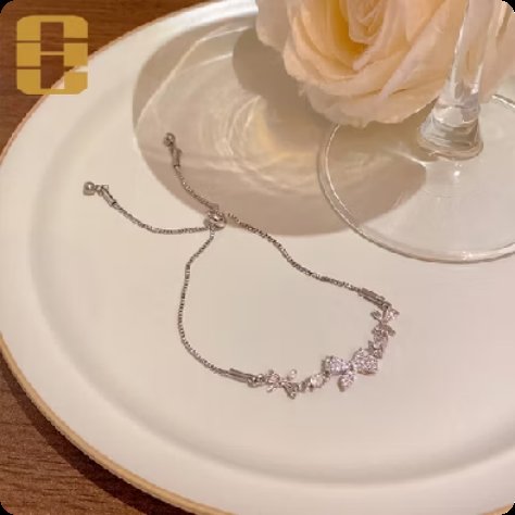 reallyIvyz's tweet photo. In this society yang gedebag gedebug menemukan aksesoris cantik, lucu dan pastinya murce 🤩
★ Rekomendasi aksesoris gelang untuk kakak-kakak cantik 🫶🏻 https://t.co/qUm7m035Q4