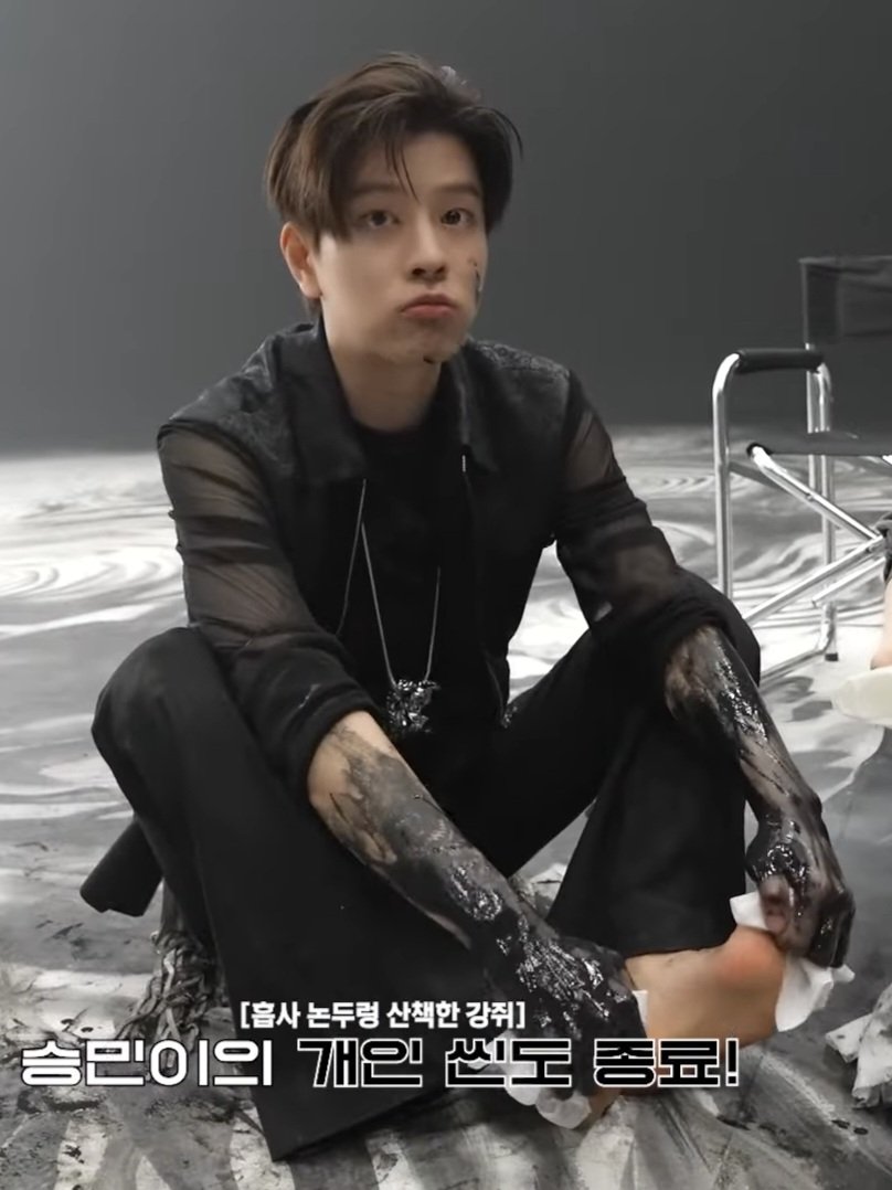 seungminisagod's tweet photo. the cutest litol pout while he's getting the ink off his foot im so weakk 🥹🤏🏻🤏🏻 https://t.co/BWfQUANpmv