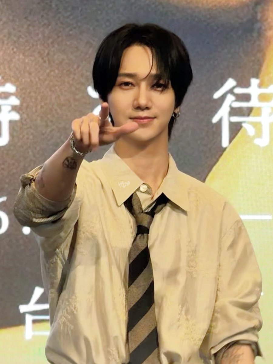Sungyo_44's tweet photo. 260704 FANME 대만 팬싸

ㅠ 누가 허락했어요.? 만화에서 나오게 @yesung1106

#YESUNG #예성 #艺声 #イェソン
#SUPERJUNIOR #슈퍼주니어 https://t.co/925GO1TNn8