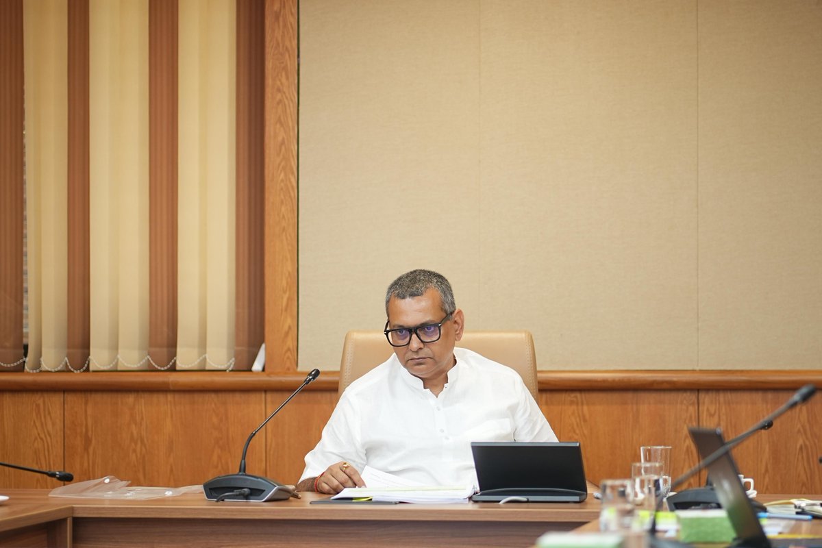 iKaushikRai's tweet photo. Reviewed Guwahati's new GIS-based Comprehensive Drainage Master Plan and the Bahini–Bharalu Basin DPR today at Janata Bhawan, aiming for a permanent and scientific solution to the city's artificial flood problem.

​Following detailed deliberations, directed the concerned authorities to make necessary revisions to the Master Plan to ensure a completely flawless water clearance system for the metropolis.

​The meeting was attended by Housing and Urban Affairs Commissioner & Secretary Smt. Kavitha Padmanabhan, @GMDAGuwahati CEO Shri Anbamuthan MP,  AUIDFCL MD Shri Hivare Nisarg Gautam, AUIDFCL AMD Smt. Samprity Goswami, PWD (Roads) Chief Engineer Shri Hemanta Dewri Bharali, @gmc_guwahati Chief Engineer Shri Pradyumna Bordoloi and concerned officials.