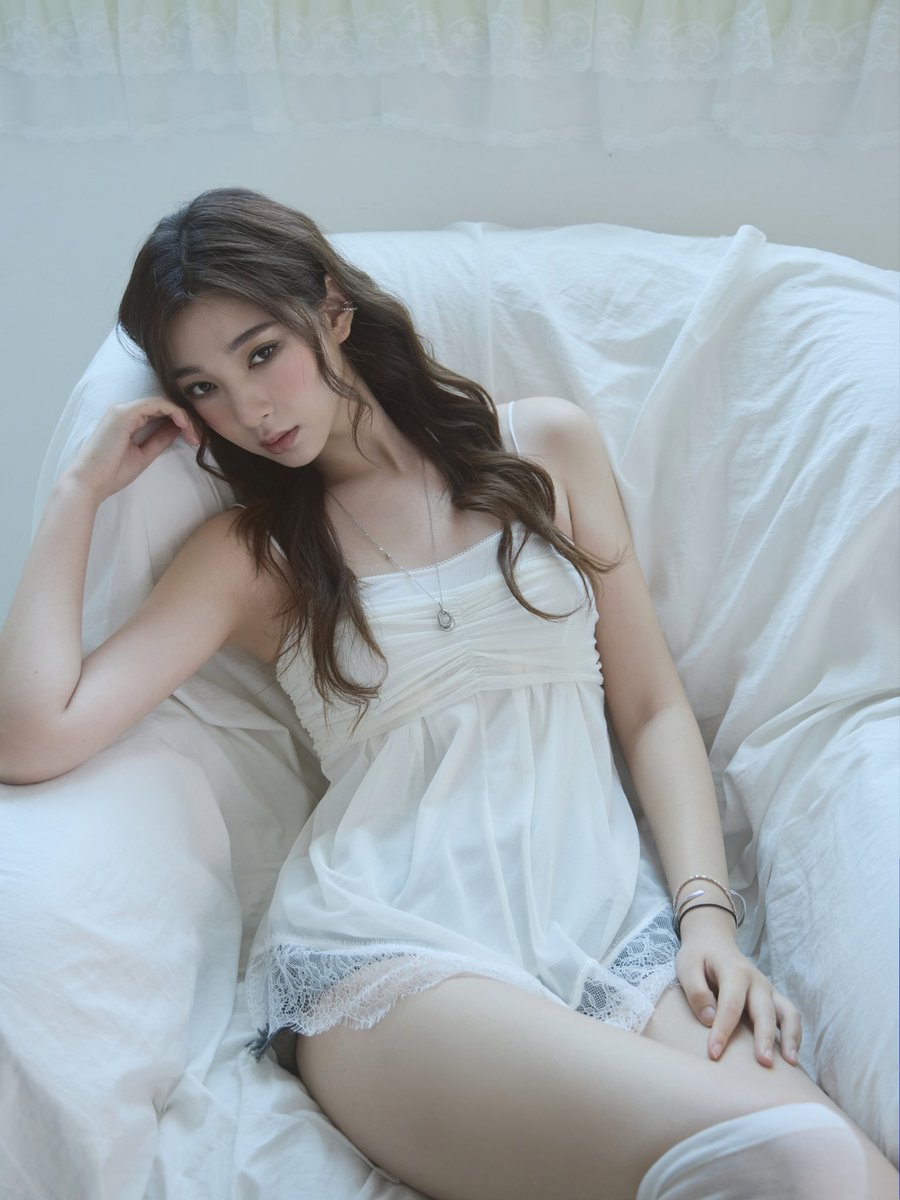 _unsually's tweet photo. Lace Camisole Blouse

¥11,000-tax in

Ivory
https://t.co/hkWYrl3o7j
Lavender Pink
https://t.co/FdttvPoksM

4色展開の裾にあしらったレースがさりげない華やかさを添えるキャミソールブラウス。軽やかに広がるシルエットで、フェミニンな雰囲気に。 https://t.co/s6caWYmqCG