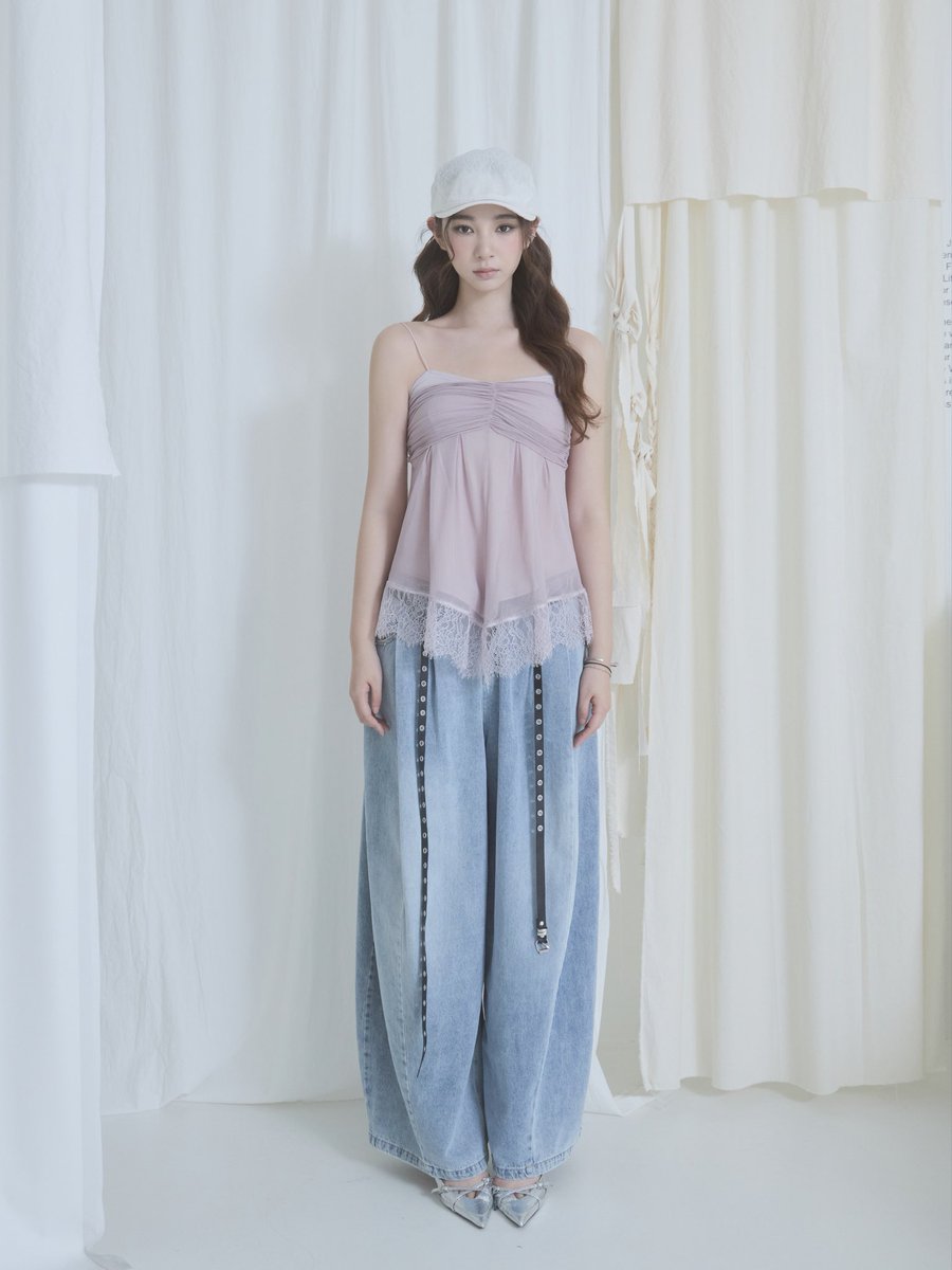 _unsually's tweet photo. Lace Camisole Blouse

¥11,000-tax in

Ivory
https://t.co/hkWYrl3o7j
Lavender Pink
https://t.co/FdttvPoksM

4色展開の裾にあしらったレースがさりげない華やかさを添えるキャミソールブラウス。軽やかに広がるシルエットで、フェミニンな雰囲気に。 https://t.co/s6caWYmqCG