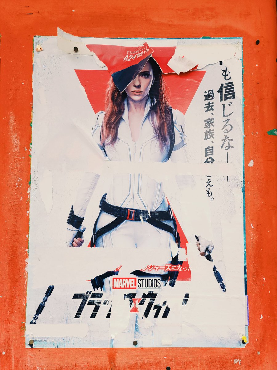 atus703's tweet photo. 剥がされた国際劇場の映画ポスター
重ね貼りで色んな映画がミックス📽️ https://t.co/GGabjgacAc