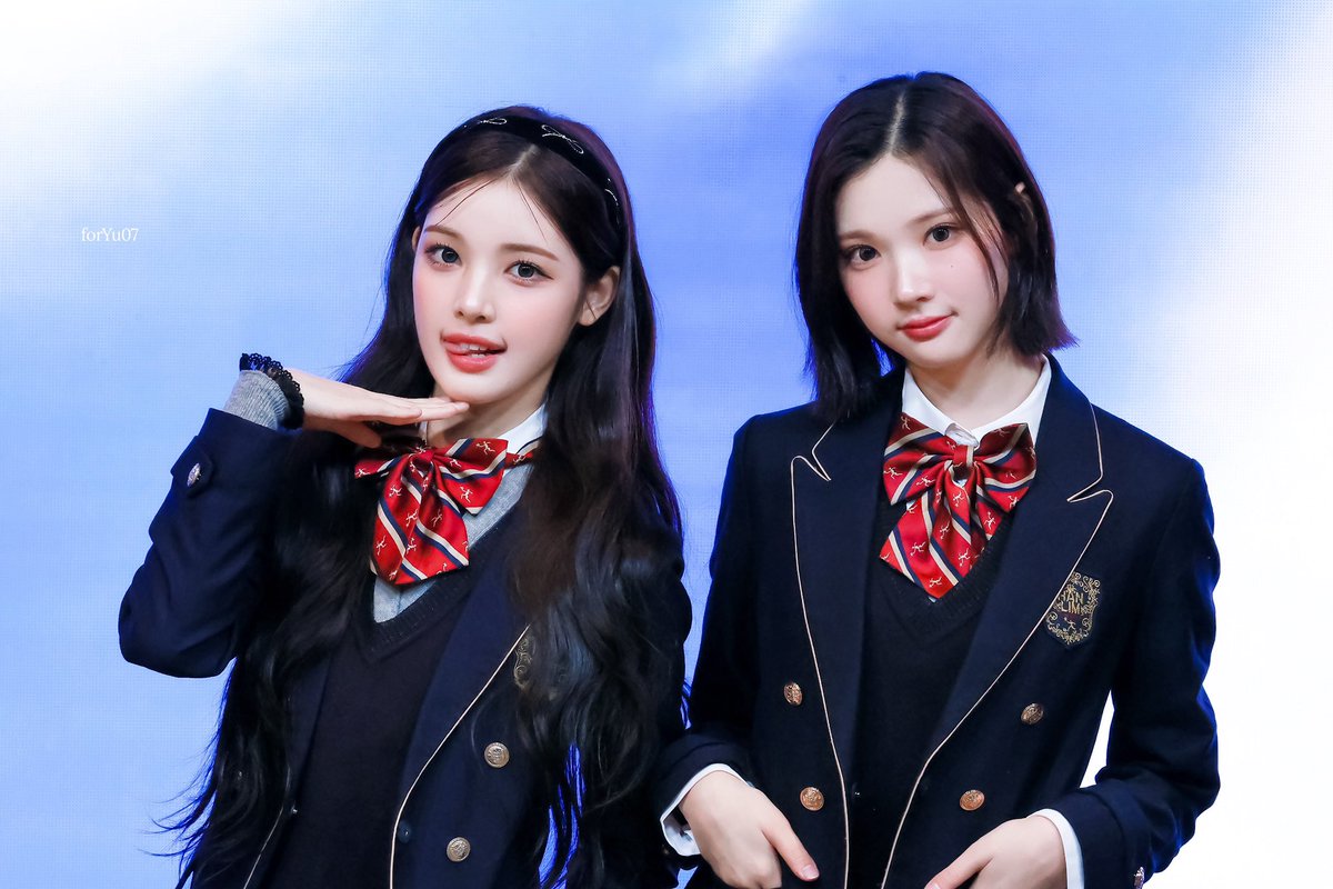 7uice77's tweet photo. 둘사이 거리 차이 무슨일이지 너네 사귀지 진짜.. https://t.co/meTw6CsRab