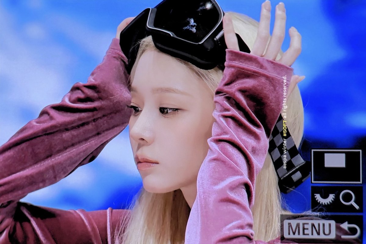 Minjeongie, same since then 🫳🫳