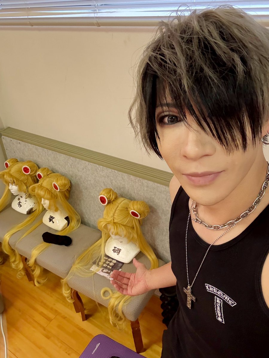 junjunmjgirly's tweet photo. 「ANISON LEGENDS FES JAPAN」皆様お疲れ様でした！

年齢の事を話すのは不粋ですがわたくし今年41のおじには刺さりまくる選曲ばかり！舞台袖で何度も絶命するかと思いました😇

こんなにも素敵なイベントにお招きくださった龍玄としさん、共演者の皆様、ファンの皆様、本当にありがとうございました🙇‍♂️ https://t.co/JtfFcbjaWv
