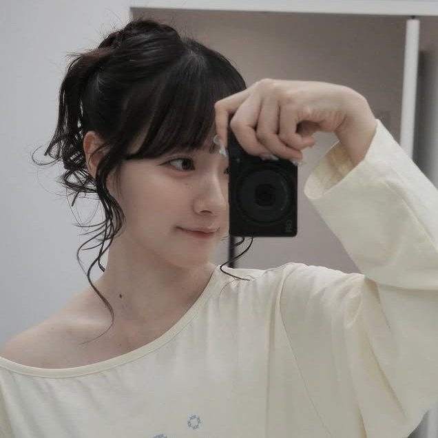 d_awn_k's tweet photo. 【相反する感情の共存】
肩出しかわいちゅぎ〜🧡
↕
だめです。刺激的すぎます。肩はしまってください。 https://t.co/wUoDstfKum