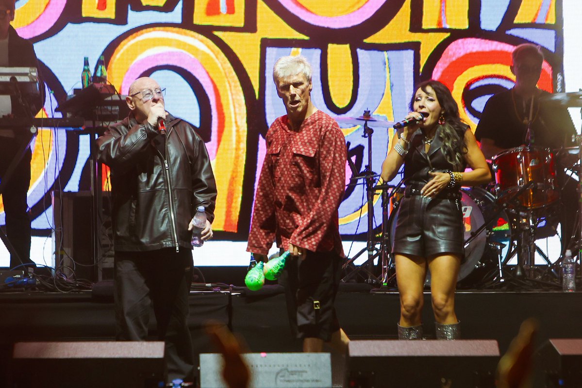 ShaunryderX's tweet photo. Cheers to everyone that came to @TheBritFestUK last night 👍🏻

📷 @ShavorneWPhotos 

#HappyMondays #BritFest #Livemusic https://t.co/5Vu8wWQAMQ