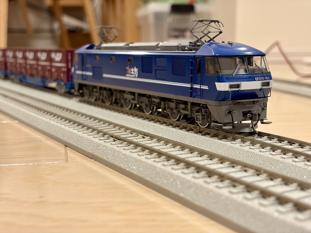 inaba_sns's tweet photo. 大きいEF210とEH500。

#鉄道模型　#DCC https://t.co/D3PBxJiaA4